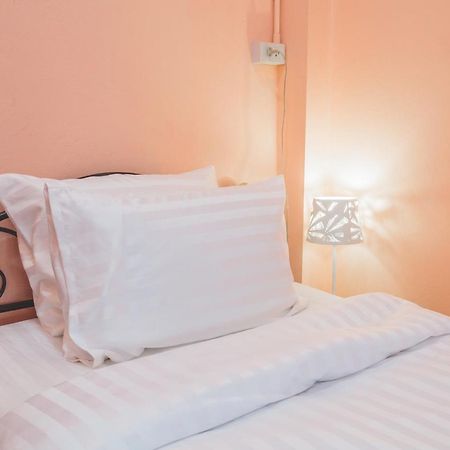 Gaiwandhanat Homestay Bangkok Esterno foto