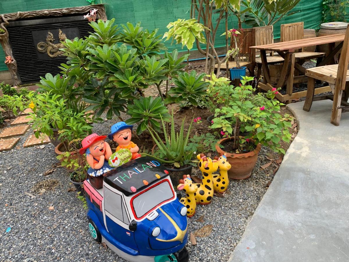 Gaiwandhanat Homestay Bangkok Esterno foto