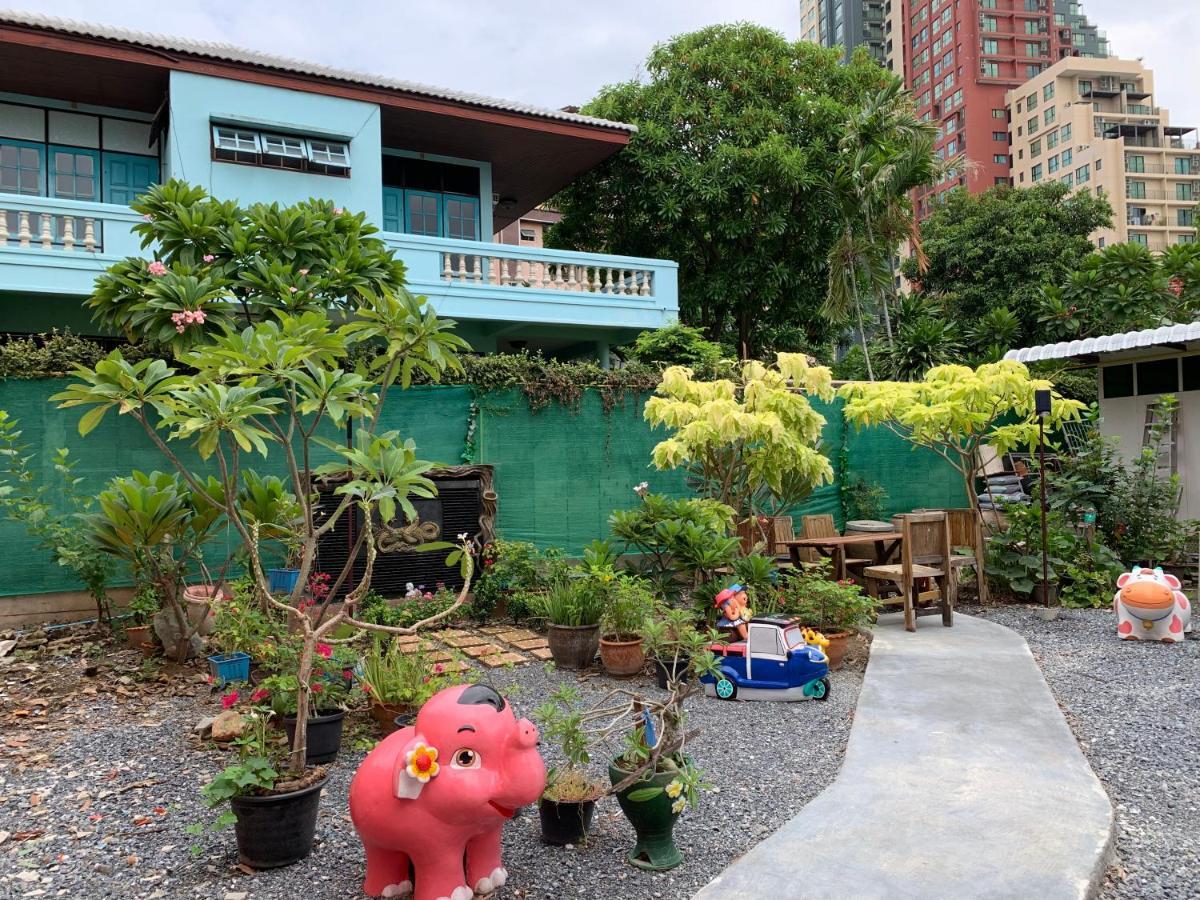 Gaiwandhanat Homestay Bangkok Esterno foto