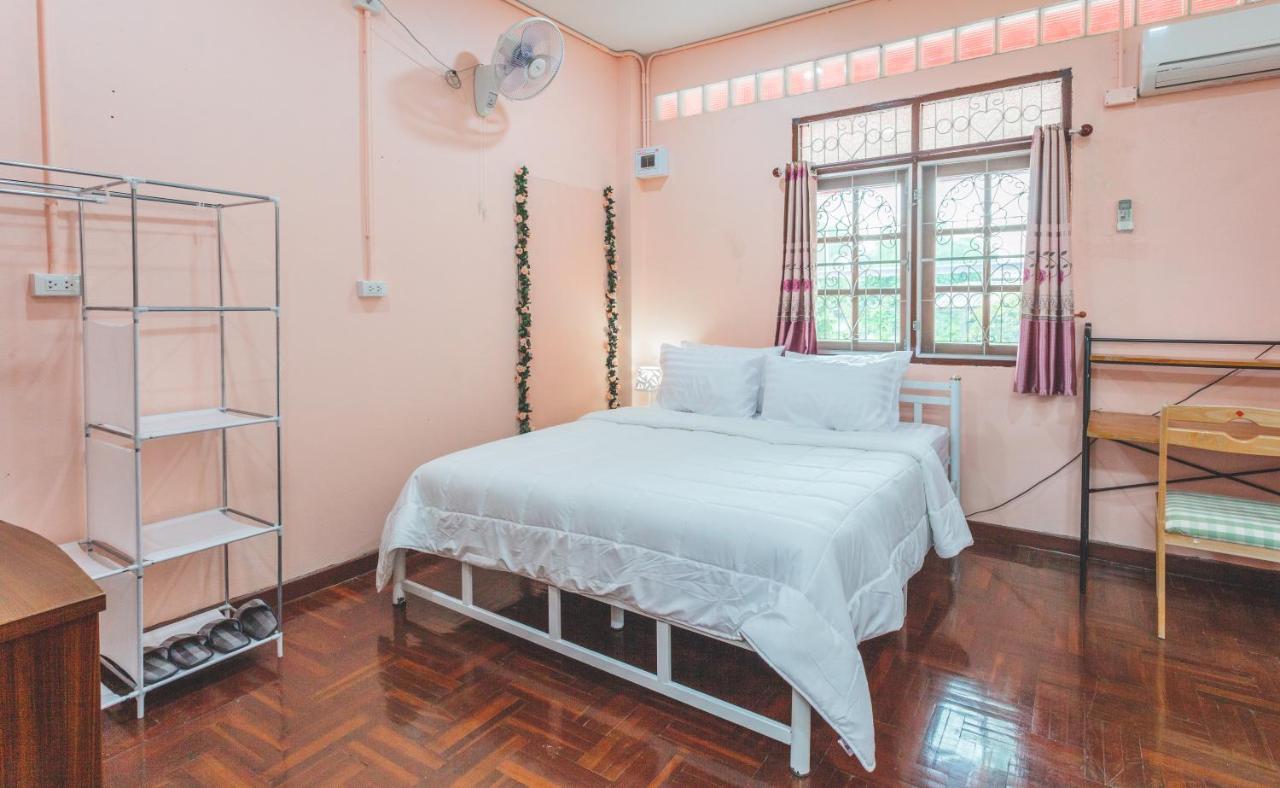 Gaiwandhanat Homestay Bangkok Esterno foto